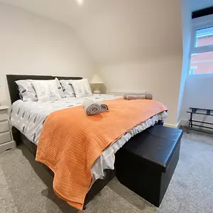 Apartment New Family Walking Distance To The, Bournemouth