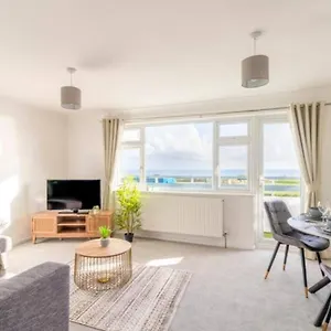 Apartment Large Sea View 2 Bedroom Sleeps 6 - Free Parking, Bournemouth