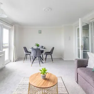 Apartment Breath Taking Sea View 2 Bedroom Sleeps 6- Parking, Bournemouth