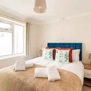 Apartment Incredible Sea View 2 Bedroom, Bournemouth